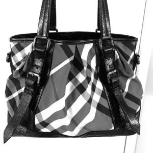 AUTHENTIC Burberry Nova Check handbag.
